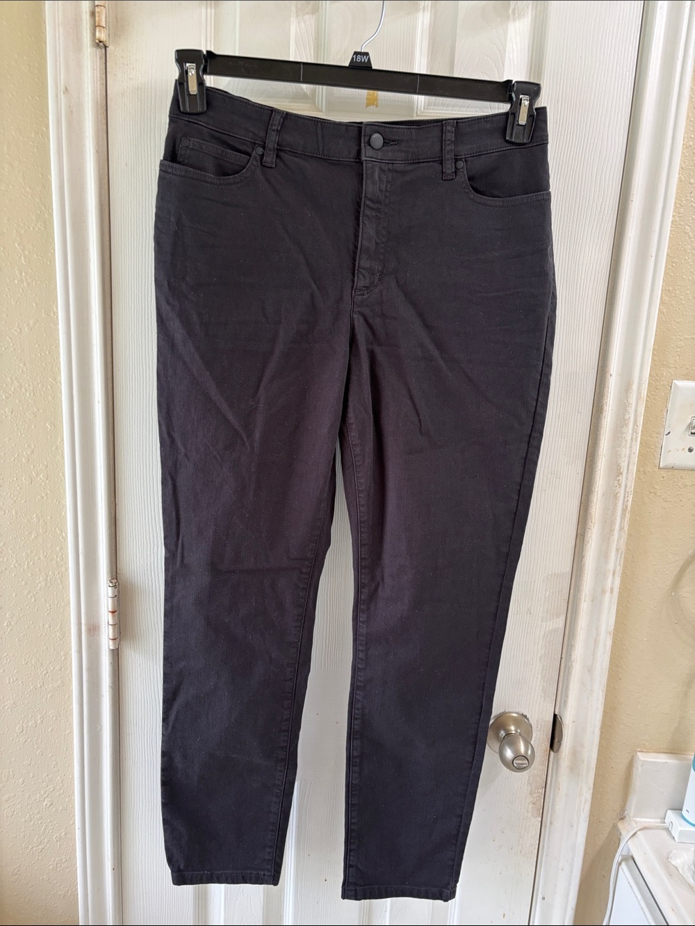 Eileen Fisher Black cotton stretch ankle Denim. NWT